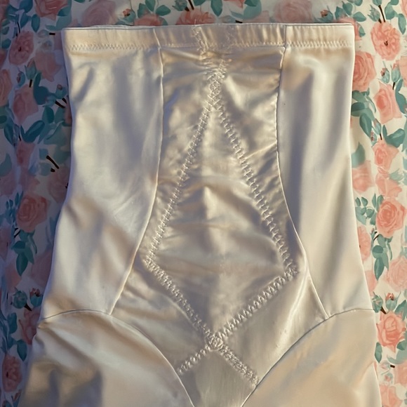 Vintage SHAPEWEAR by Cupid White Size Medium - Picture 4 of 11
